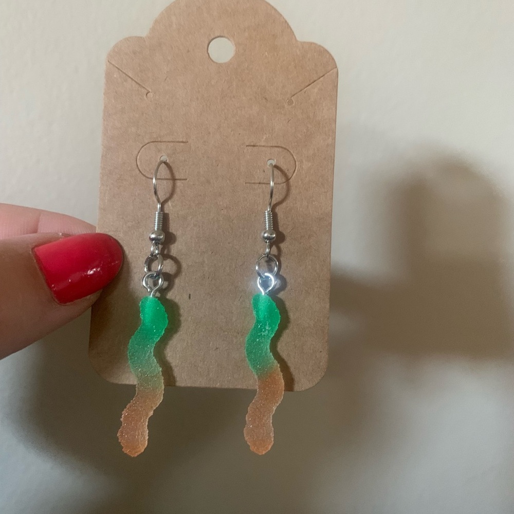Gummy worm earrings! Green & orange 💚🧡